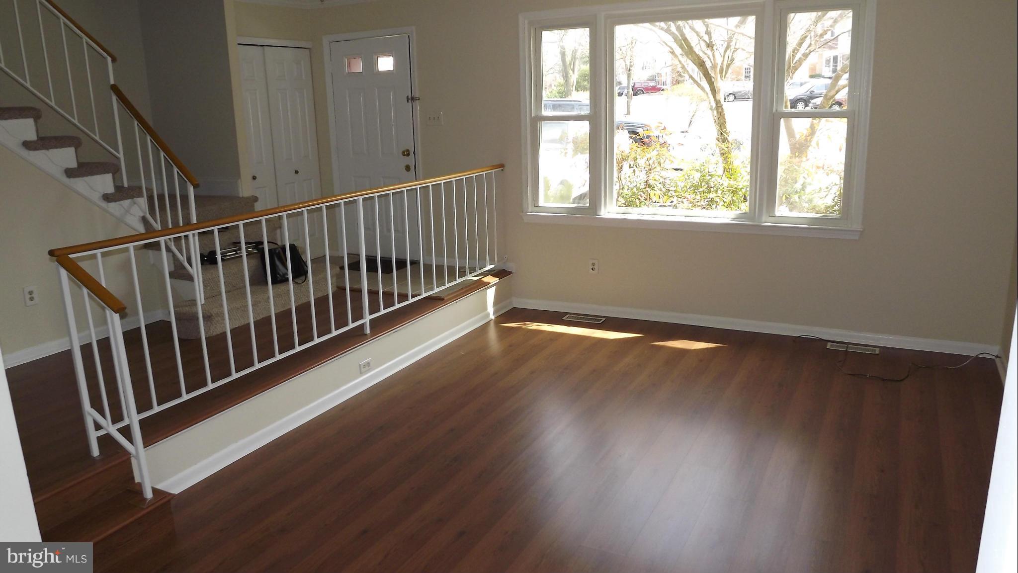 400 Colonial Ridge Drive Arnold, MD 21012 - Photo 3 of 25 Living Room