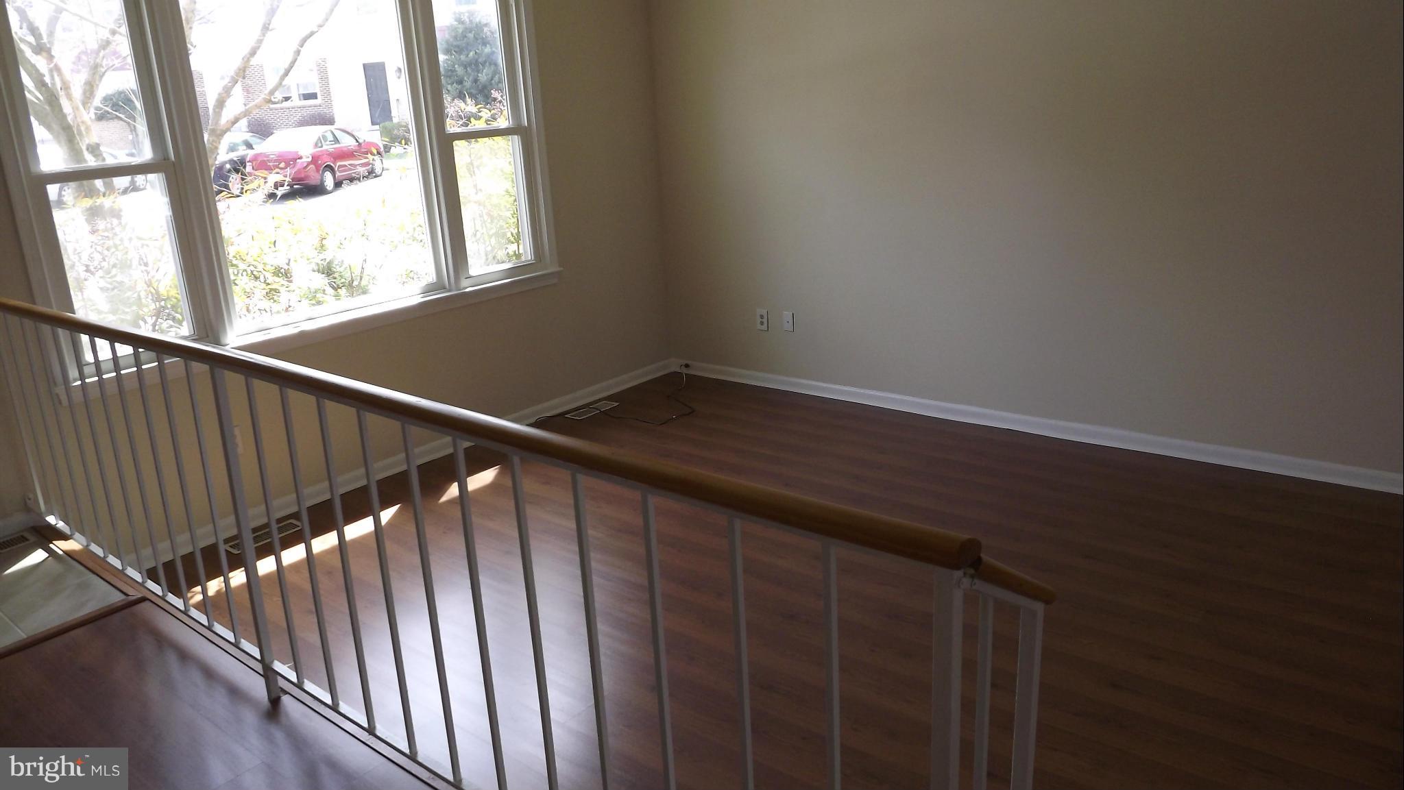400 Colonial Ridge Drive Arnold, MD 21012 - Photo 4 of 25 Living Room
