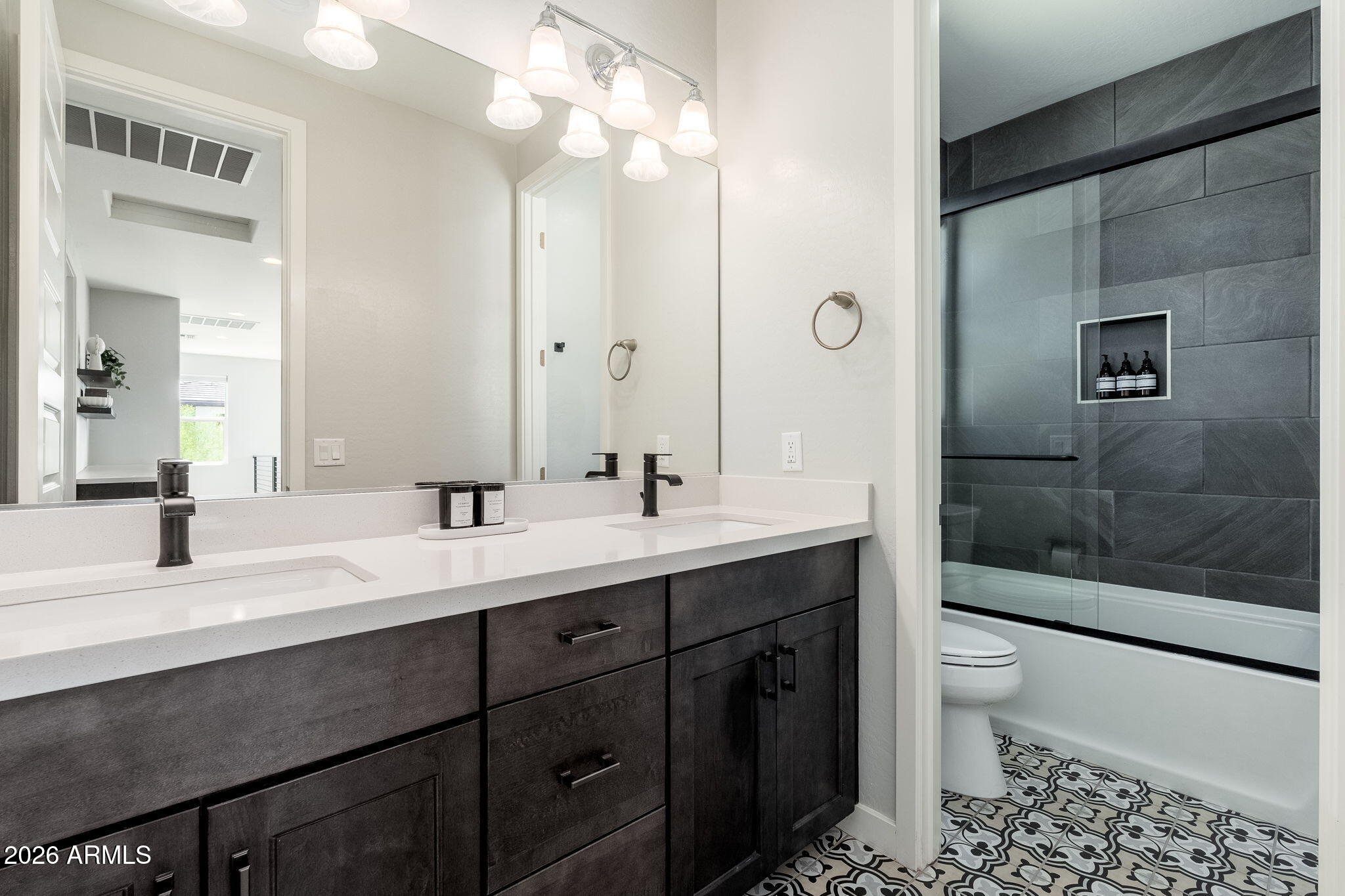 1555 East Ocotillo Road, Unit 9 Phoenix, AZ 85014 - Photo 24 of 41 Guest Bathroom