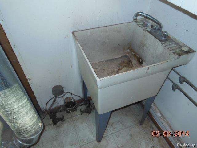 26669 Rialto Street Madison Heights, MI 48071 - Photo 11 of 23 DSCN0488.jpg