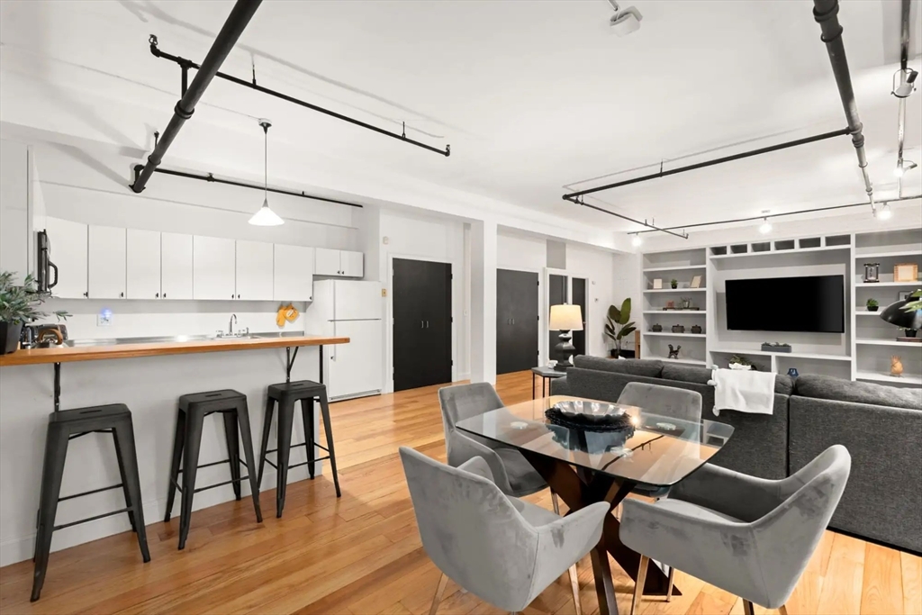 19 Stanhope Street, Unit 2C Boston, MA 02116 - Photo 1 of 27
