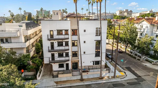 $1,269,000 | 139 South Oak Knoll Avenue, Unit 203, Pasadena, CA 91101