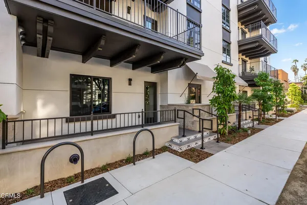 $1,269,000 | 139 South Oak Knoll Avenue, Unit 203, Pasadena, CA 91101