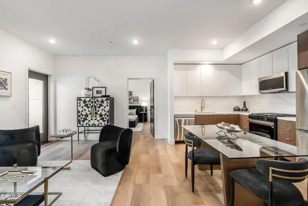 $1,269,000 | 139 South Oak Knoll Avenue, Unit 203, Pasadena, CA 91101