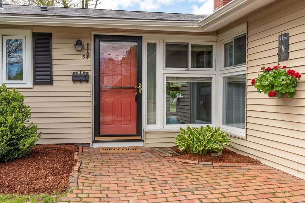 54 Lohnes Road Framingham, MA 01701 - Photo 3 of 28 Gallery Image 3