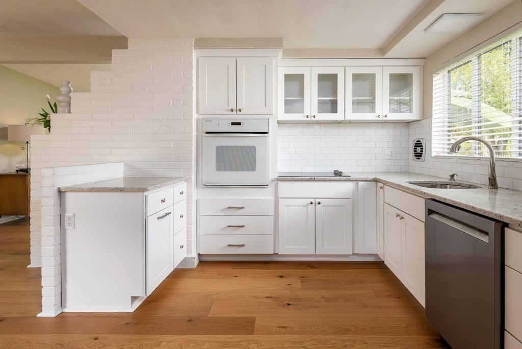 54 Lohnes Road Framingham, MA 01701 - Photo 7 of 28 Gallery Image 7