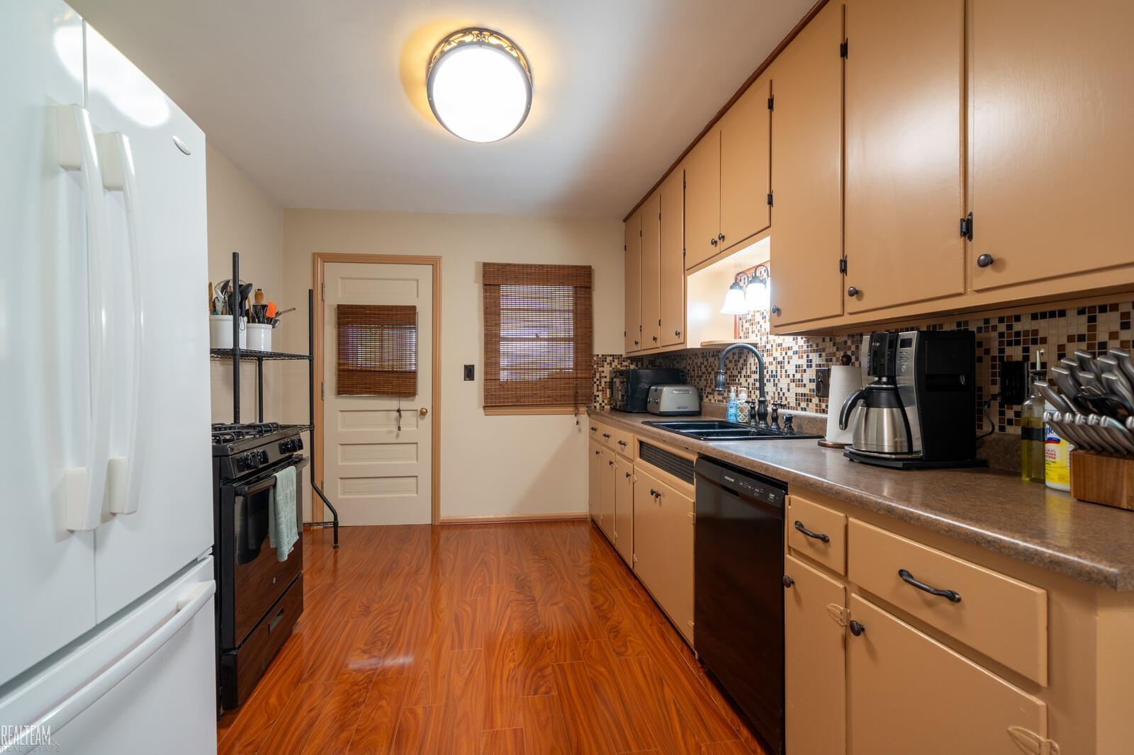 16145 East 14 Mile Road Fraser, MI 48026 - Photo 9 of 21 50180547-f9dcb631-b39b-4a6e-8d32-acfdb389c6b5.JPG