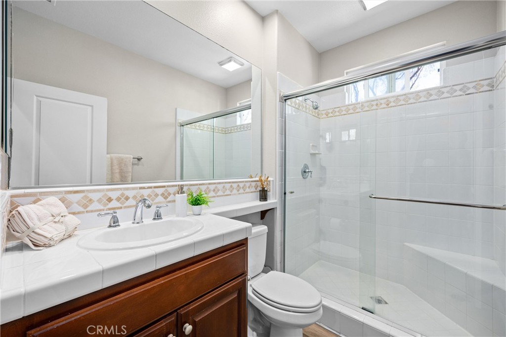 28264 Spring Creek Way Menifee, CA 92585 - Photo 17 of 35 Full guest bathroom