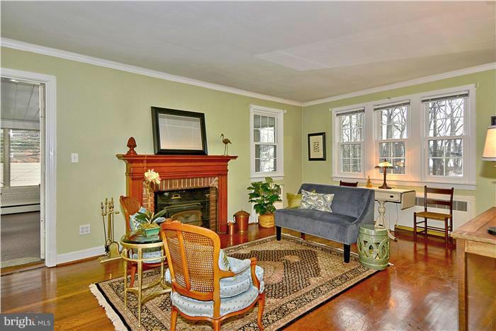 7124 Greentree Road Bethesda, MD 20817 - Photo 8 of 24 Living Room