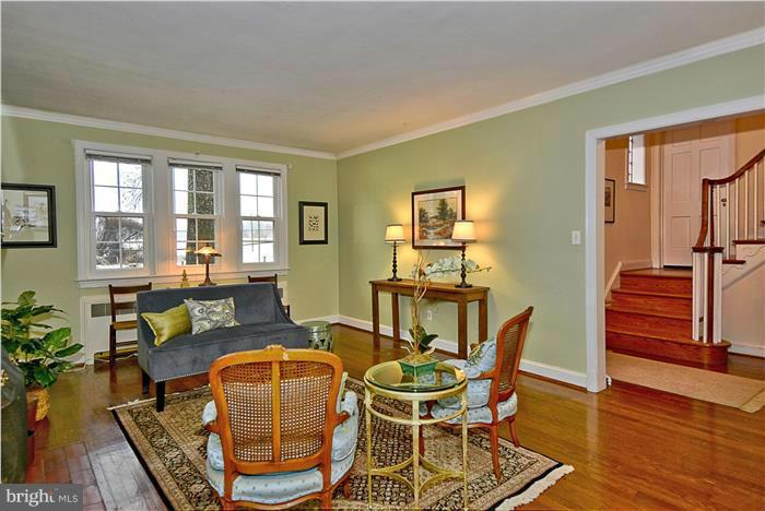 7124 Greentree Road Bethesda, MD 20817 - Photo 9 of 24 Living Room