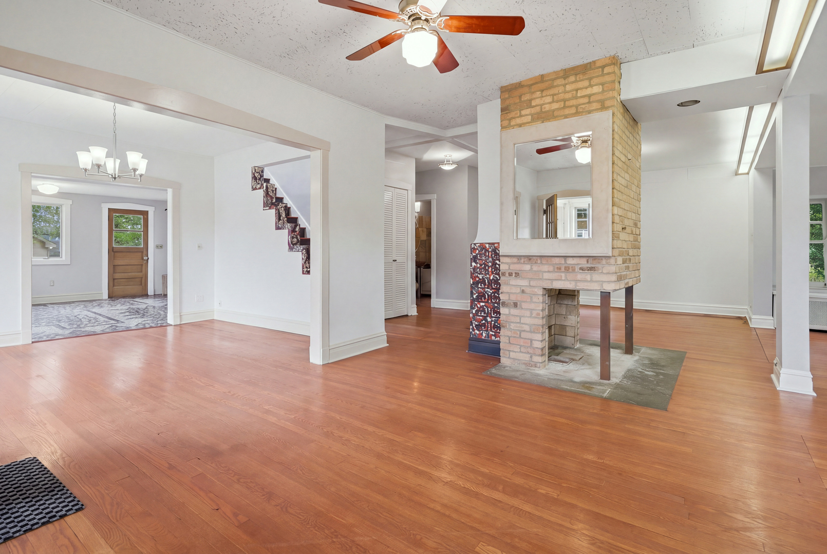 277 Nuttall Road Riverside, IL 60546 - Photo 5 of 38 Gallery Image 5