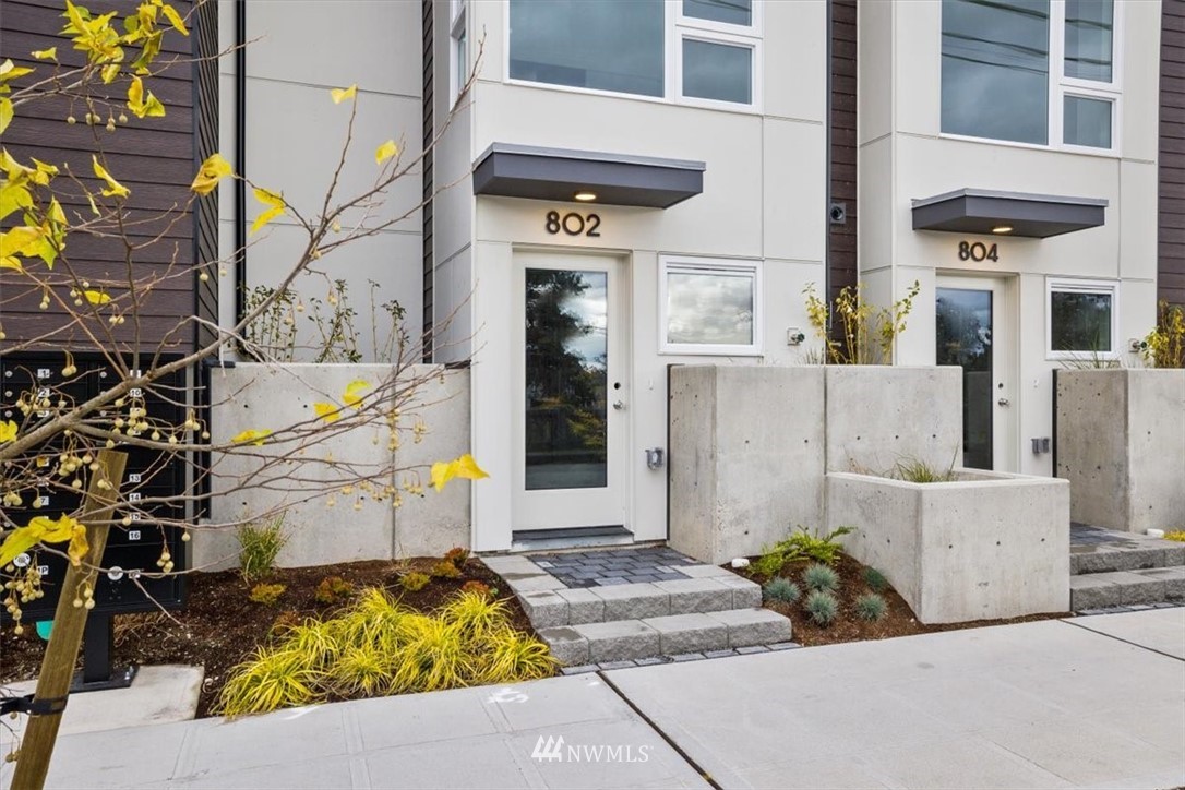 802 North 46th Street Seattle, WA 98103 - Photo 1 of 24 Gallery Image 1