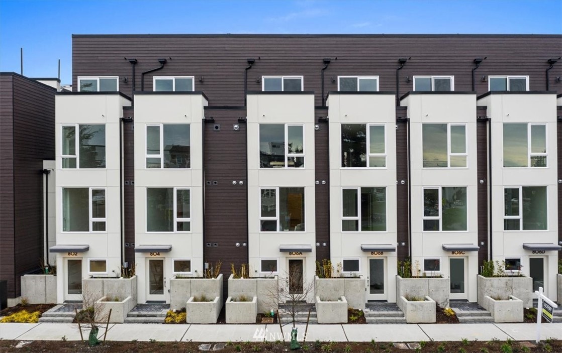 802 North 46th Street Seattle, WA 98103 - Photo 2 of 24 Gallery Image 2
