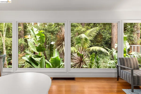 $1,398,000 | 10 Burdeck Court, Oakland, CA 94602