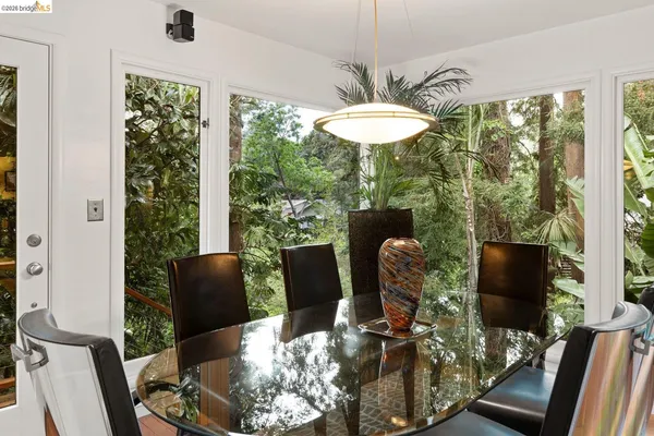 $1,398,000 | 10 Burdeck Court, Oakland, CA 94602