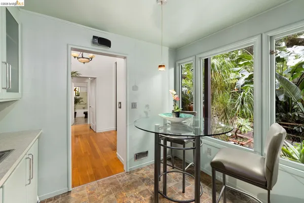 $1,398,000 | 10 Burdeck Court, Oakland, CA 94602