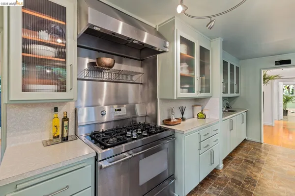 $1,398,000 | 10 Burdeck Court, Oakland, CA 94602