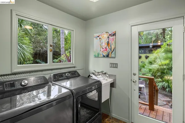 $1,398,000 | 10 Burdeck Court, Oakland, CA 94602