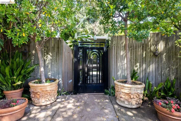 $1,398,000 | 10 Burdeck Court, Oakland, CA 94602