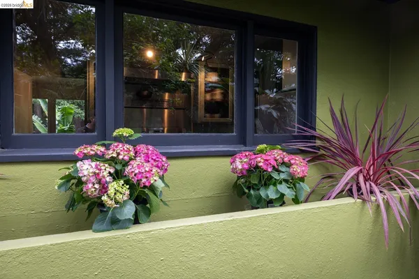 $1,398,000 | 10 Burdeck Court, Oakland, CA 94602