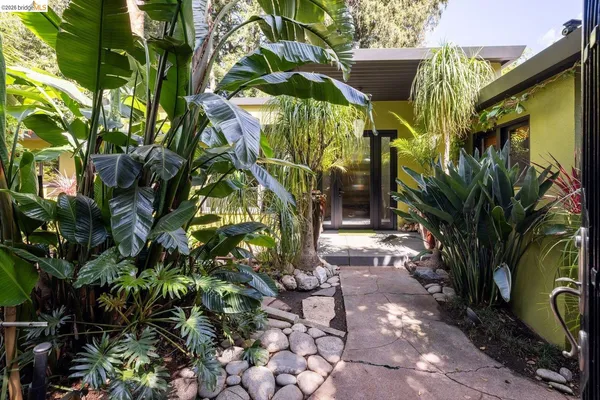 $1,398,000 | 10 Burdeck Court, Oakland, CA 94602