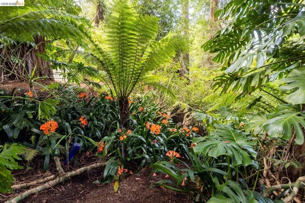 $1,398,000 | 10 Burdeck Court, Oakland, CA 94602