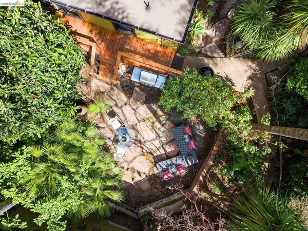 $1,398,000 | 10 Burdeck Court, Oakland, CA 94602