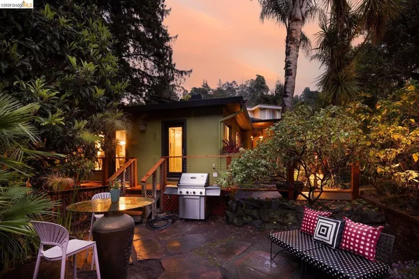 $1,398,000 | 10 Burdeck Court, Oakland, CA 94602