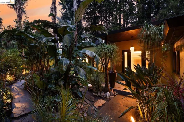 $1,398,000 | 10 Burdeck Court, Oakland, CA 94602