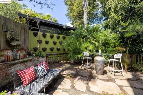 $1,398,000 | 10 Burdeck Court, Oakland, CA 94602