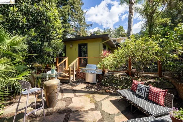 $1,398,000 | 10 Burdeck Court, Oakland, CA 94602
