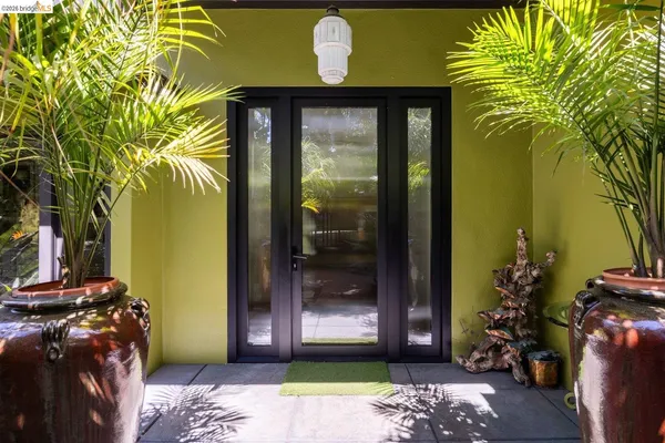 $1,398,000 | 10 Burdeck Court, Oakland, CA 94602