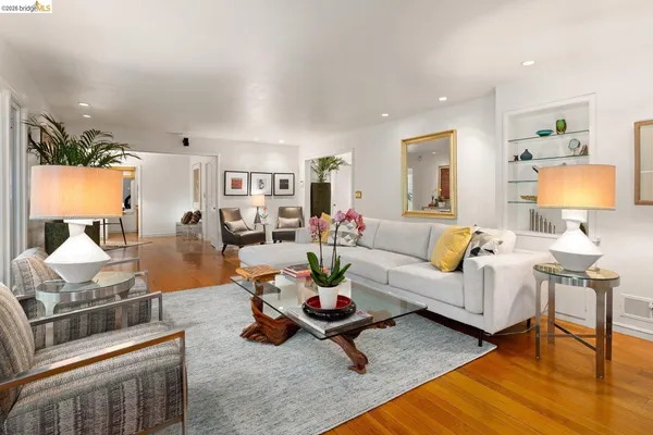 $1,398,000 | 10 Burdeck Court, Oakland, CA 94602