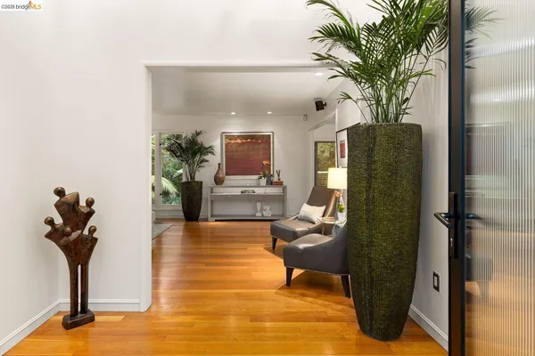 $1,398,000 | 10 Burdeck Court, Oakland, CA 94602