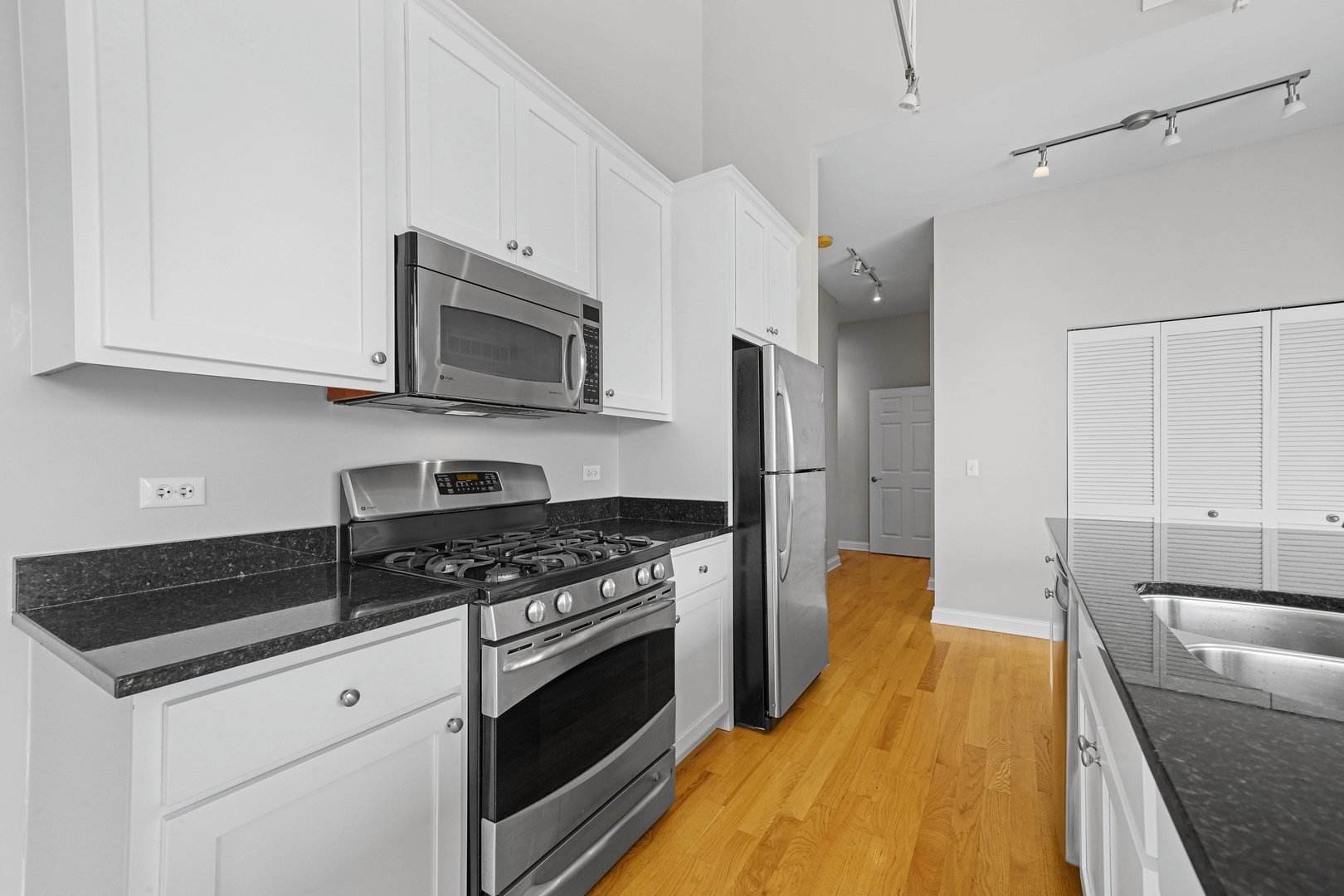 2025 South Indiana Avenue, Unit 512 Chicago, IL 60616 - Photo 9 of 28