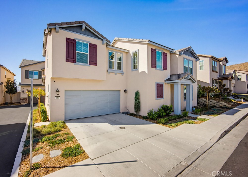 950 Helena Ridge Lake Elsinore, CA 92530 - Photo 3 of 41 Gallery Image 3