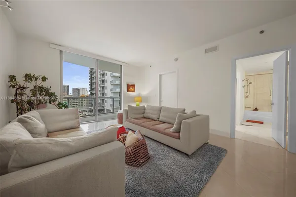 $449,000 | 1060 Brickell Avenue, Unit 1513, Miami, FL 33131