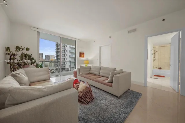 $470,000 | 1060 Brickell Avenue, Unit 1513, Miami, FL 33131