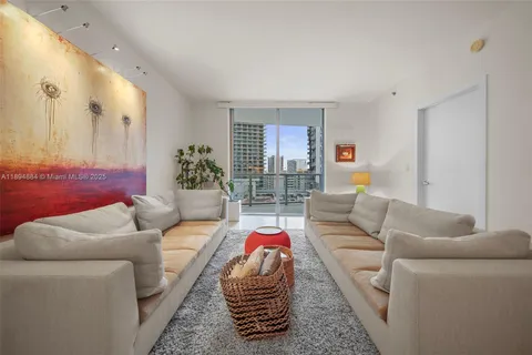 $470,000 | 1060 Brickell Avenue, Unit 1513, Miami, FL 33131