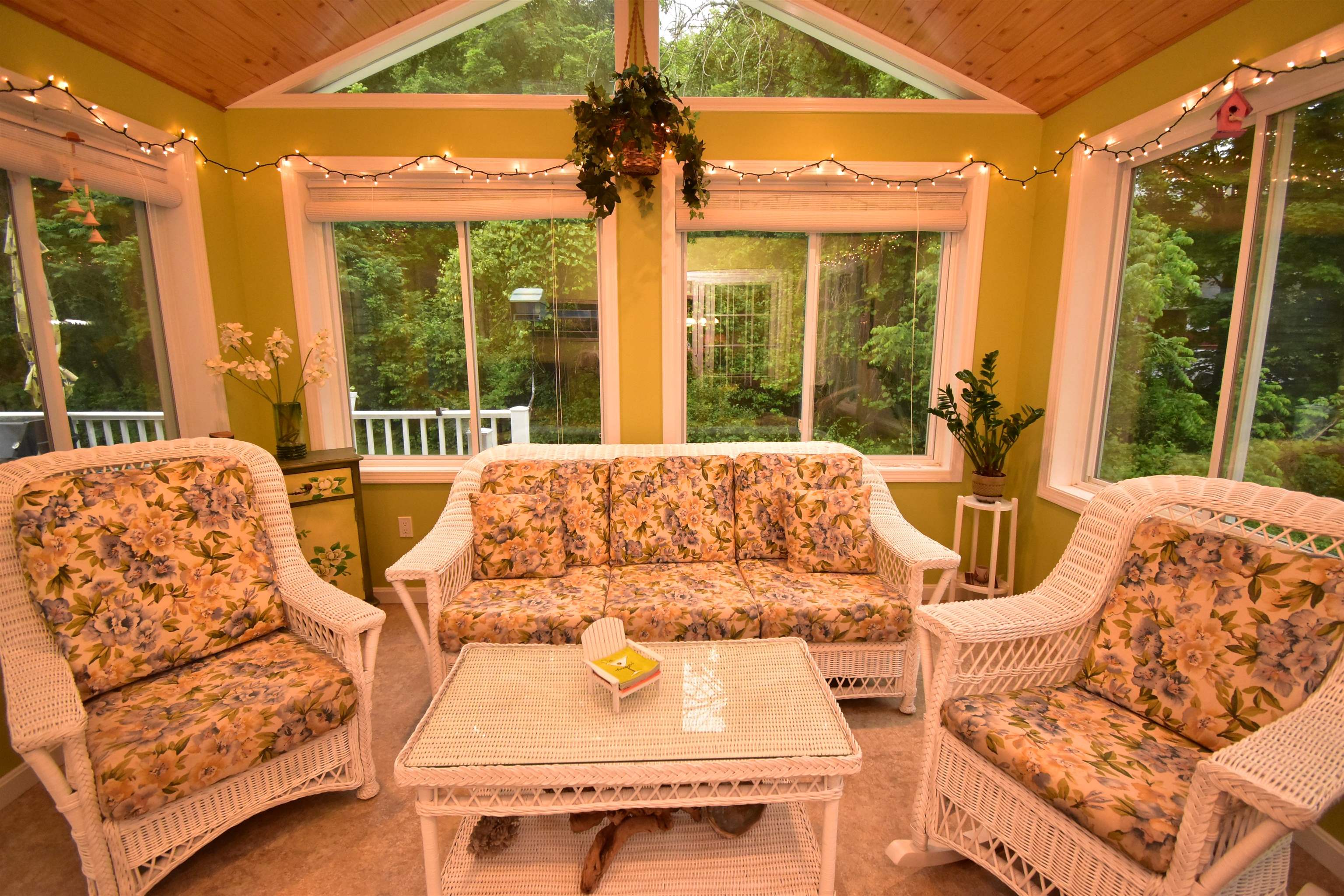 32 Lawrence Road Derry, NH 03038 - Photo 11 of 40