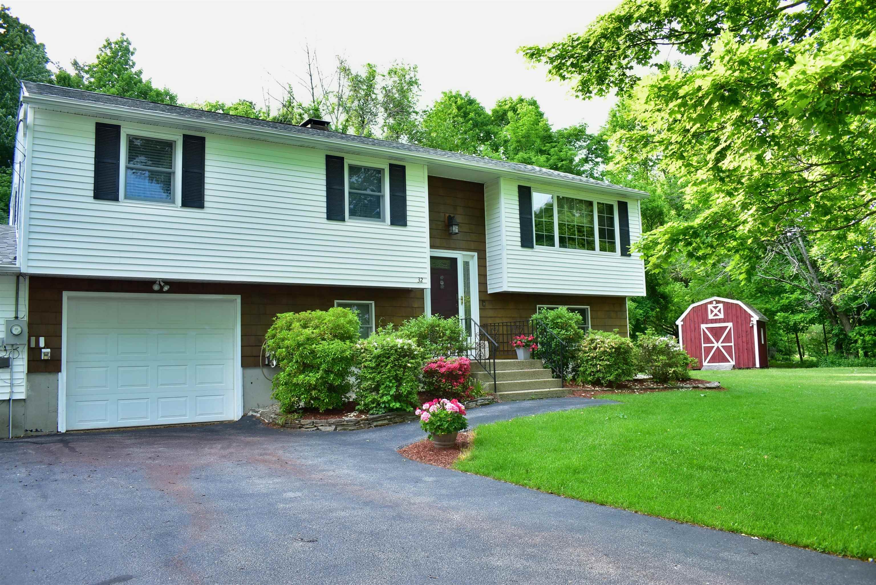 32 Lawrence Road Derry, NH 03038 - Photo 2 of 40
