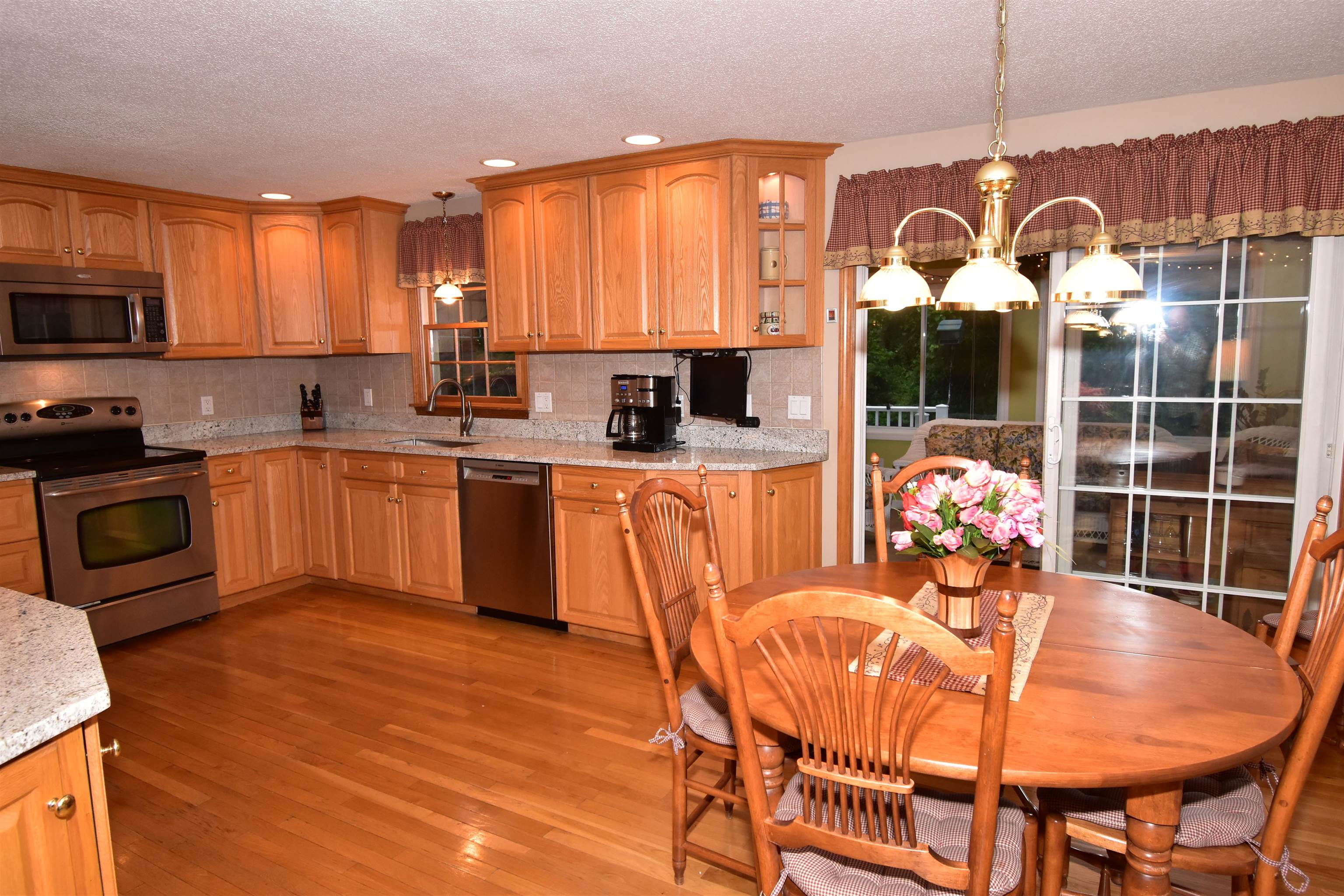 32 Lawrence Road Derry, NH 03038 - Photo 6 of 40
