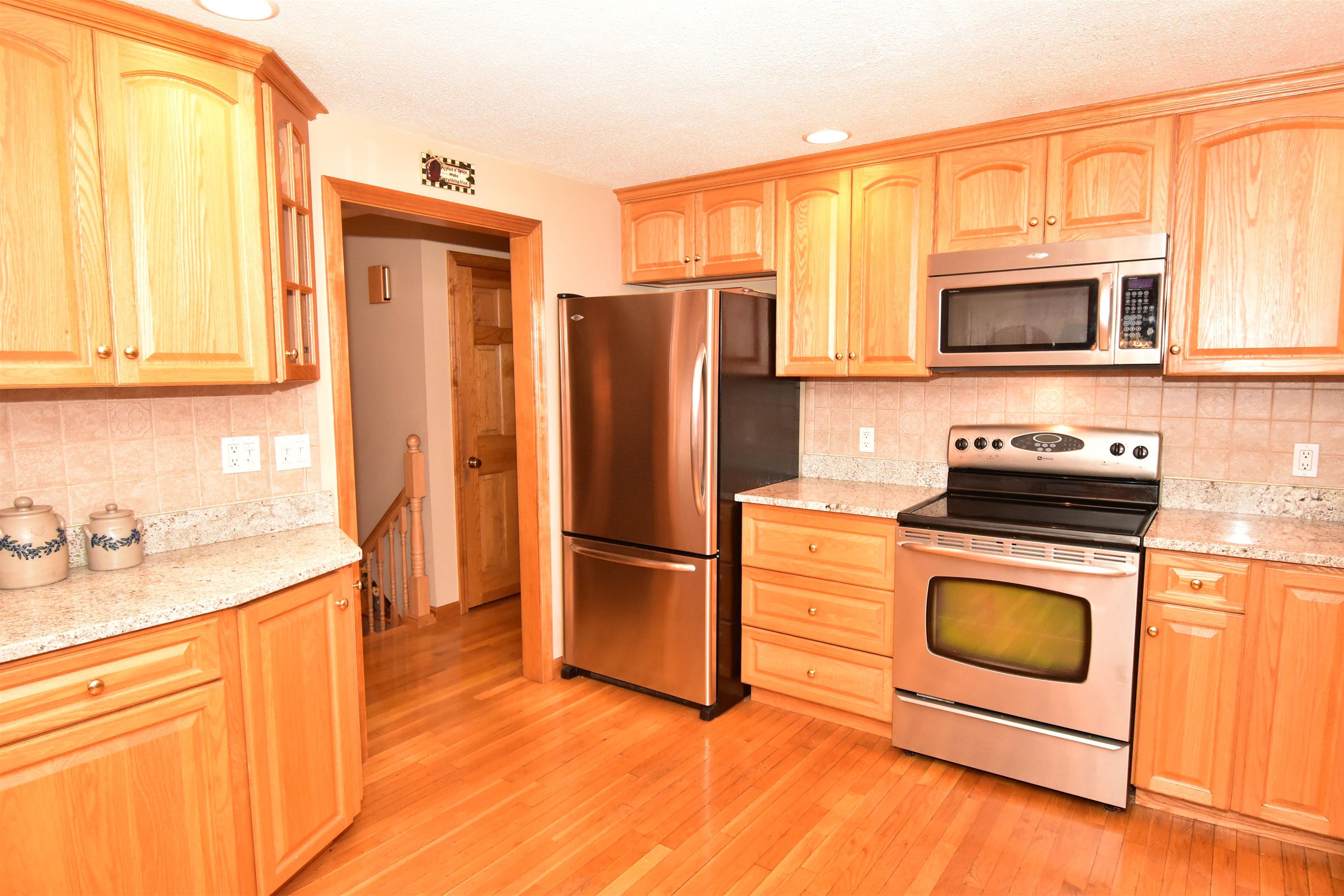 32 Lawrence Road Derry, NH 03038 - Photo 7 of 40