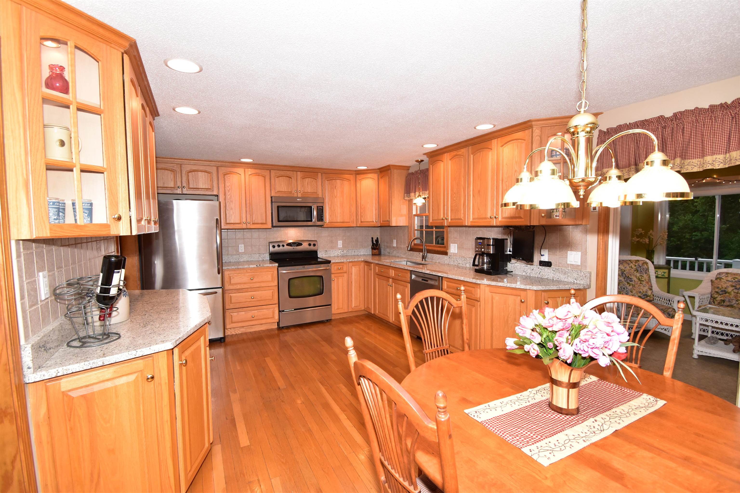 32 Lawrence Road Derry, NH 03038 - Photo 8 of 40