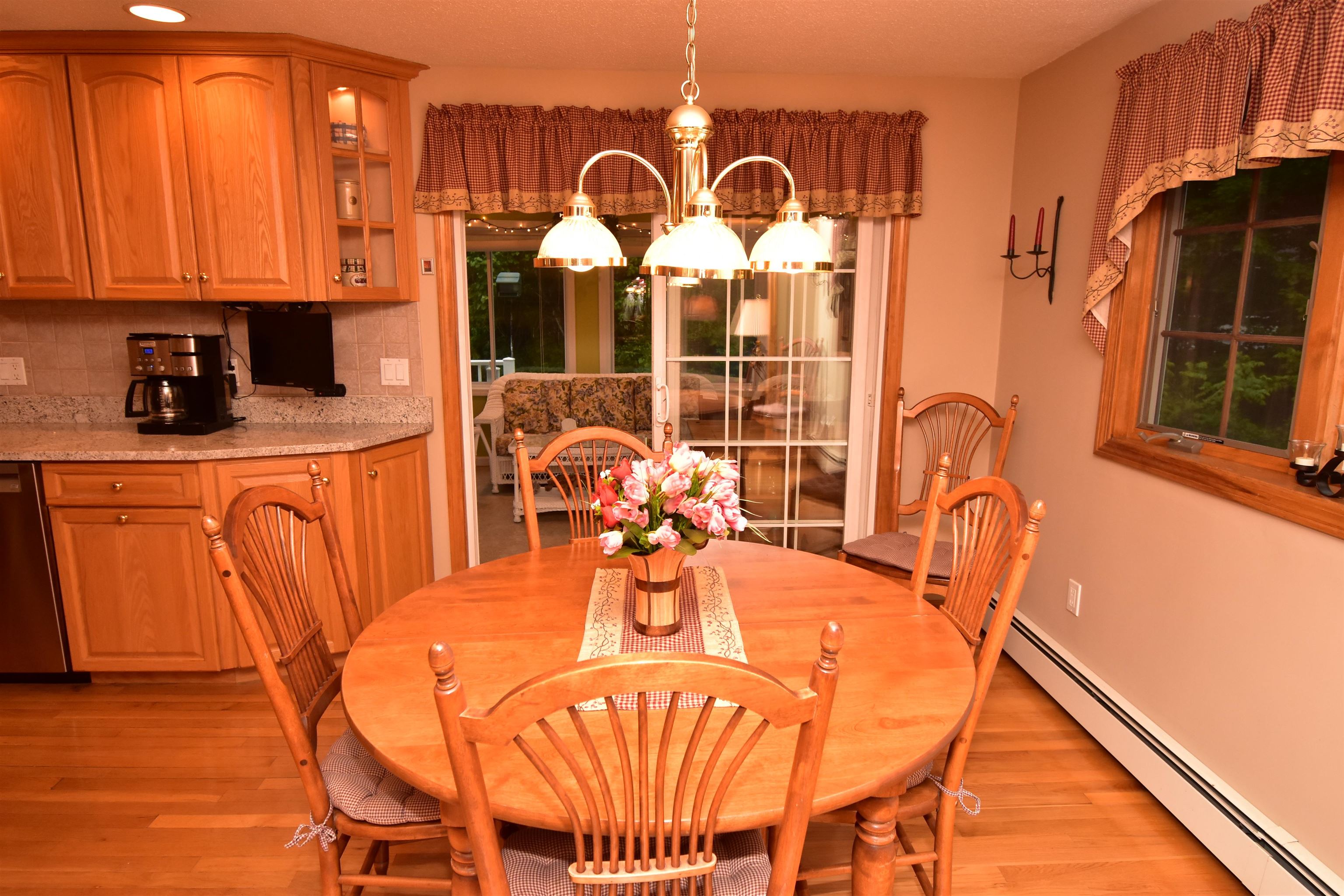 32 Lawrence Road Derry, NH 03038 - Photo 9 of 40