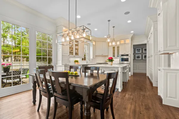$2,100,000 | 1045 Woodlawn Road, Glenview, IL 60025