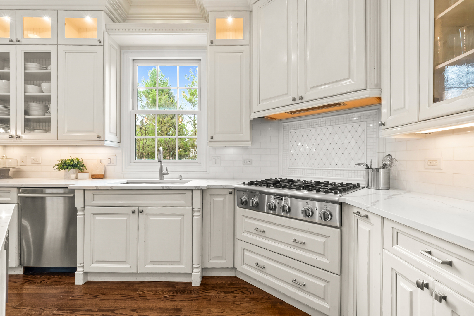 1045 Woodlawn Road Glenview, IL 60025 - Photo 17 of 47