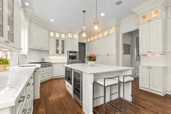 $2,100,000 | 1045 Woodlawn Road, Glenview, IL 60025