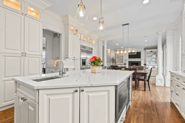 $2,100,000 | 1045 Woodlawn Road, Glenview, IL 60025
