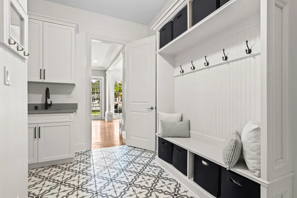 $2,100,000 | 1045 Woodlawn Road, Glenview, IL 60025